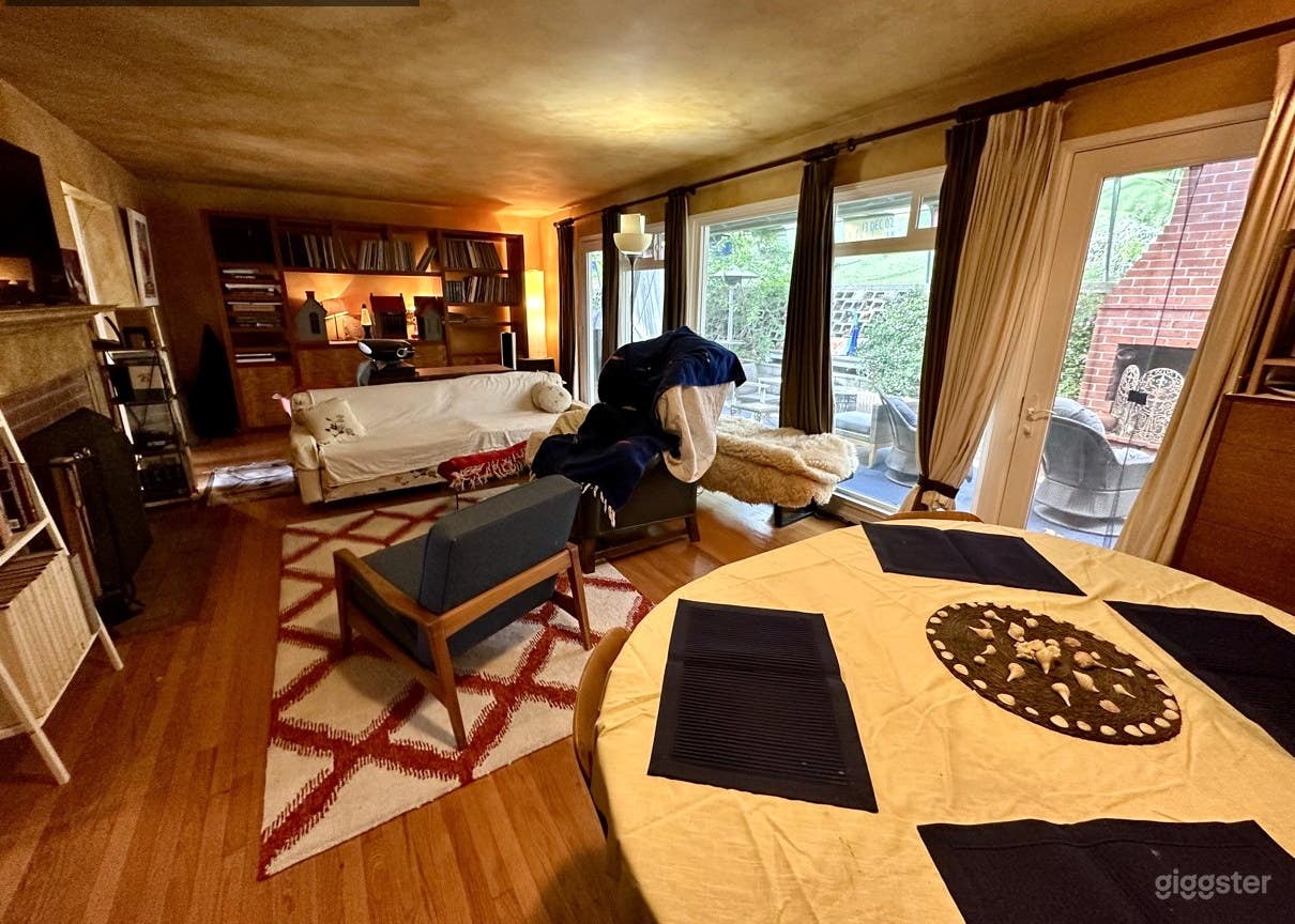 Hillside Ranch House turfed large lawn Photo 1