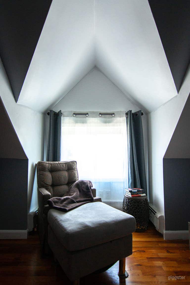  3 story home w. Backyard 