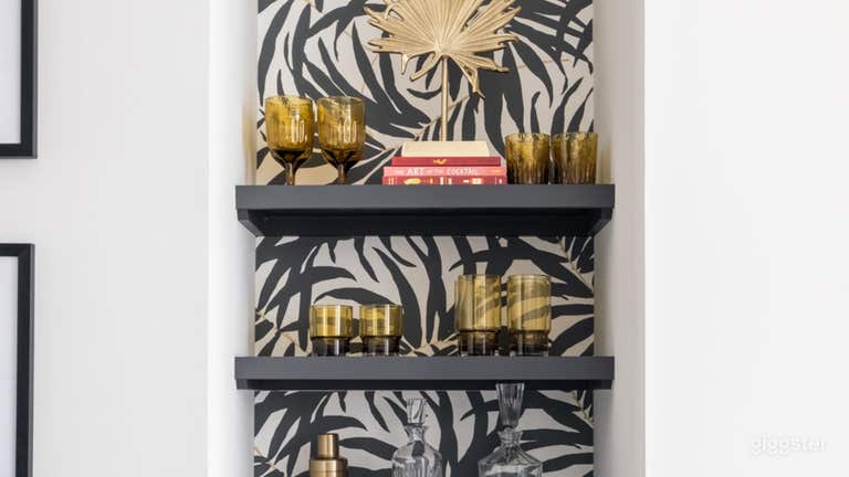  Gorgeous Contemporary Townhouse w/ Open Layout 