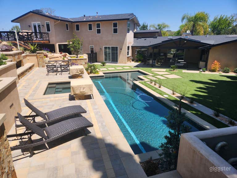 Luxurious Estate with Stunning Views Resort-like Amenities 