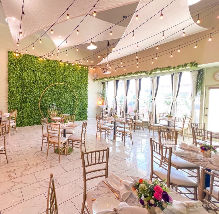  Modern Chic Venue with Cafe Seating for Events 