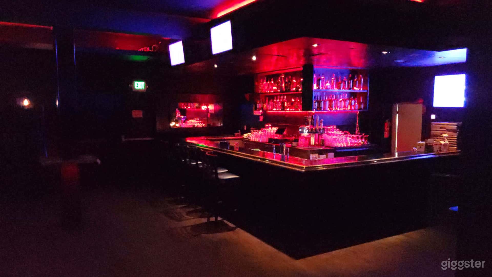 Hollywood Bar with a dance floor Photo 2