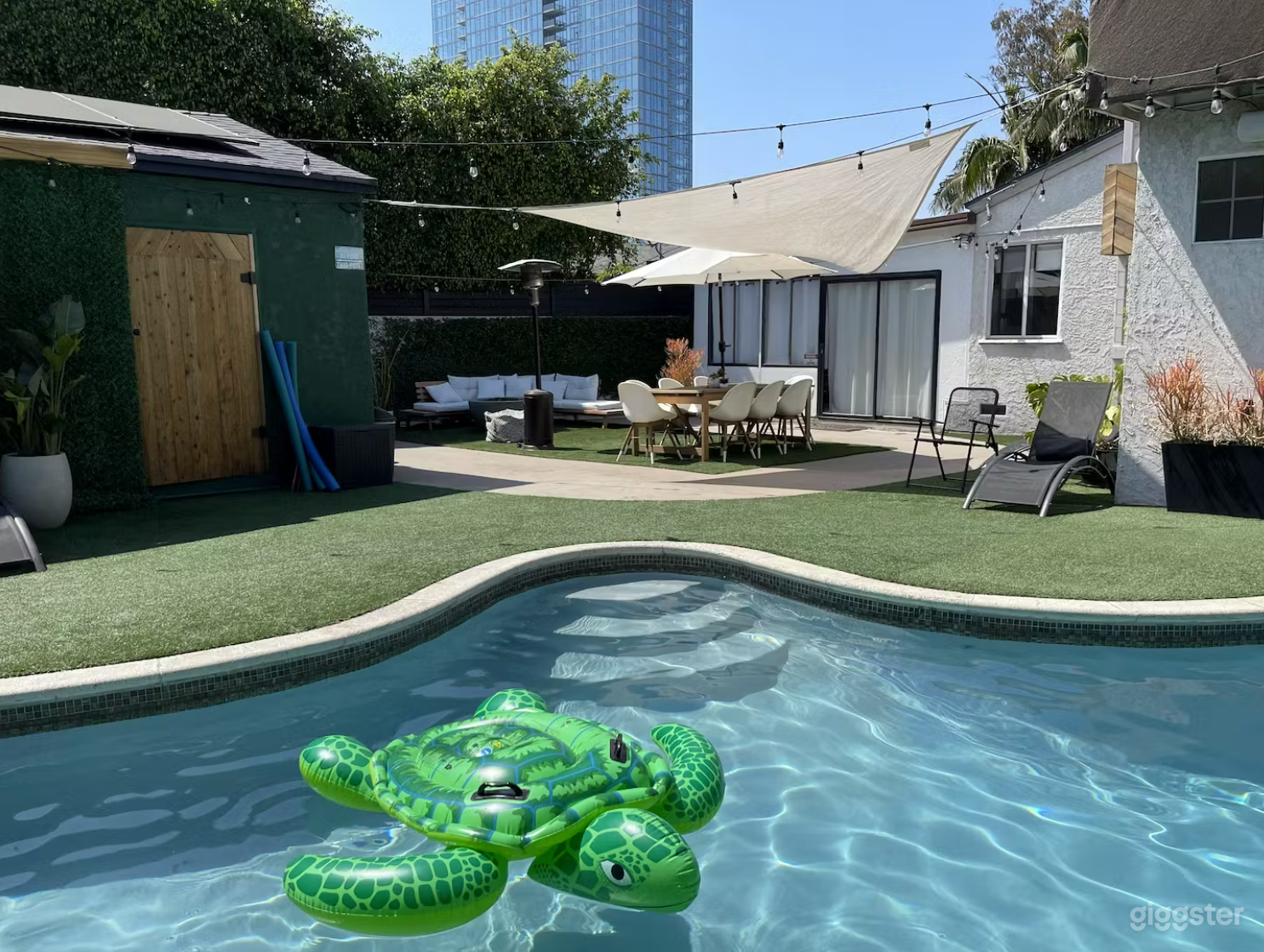 Stunning Urban Pool Retreat Photo 2