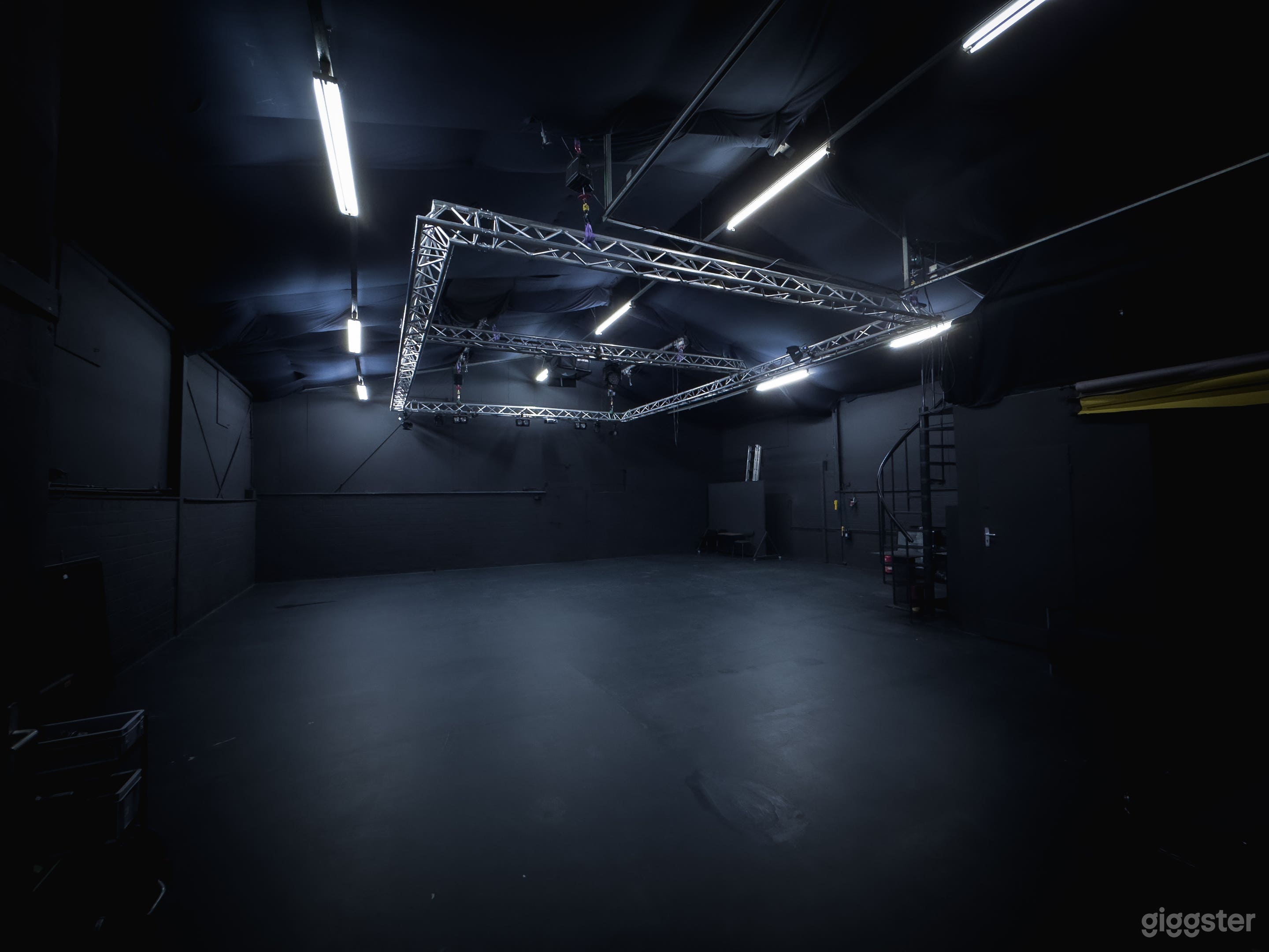 All Black Studio NRW Foto 1
