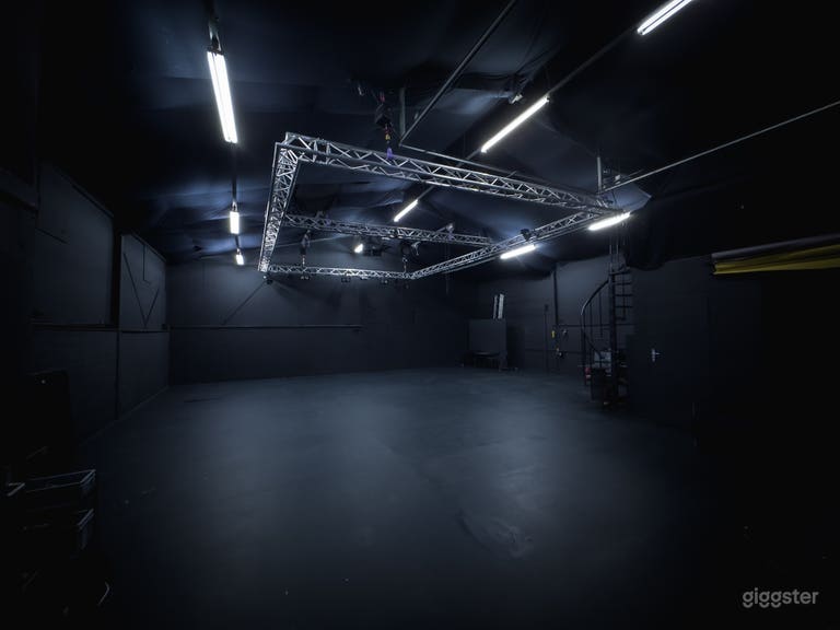   All Black Studio NRW 