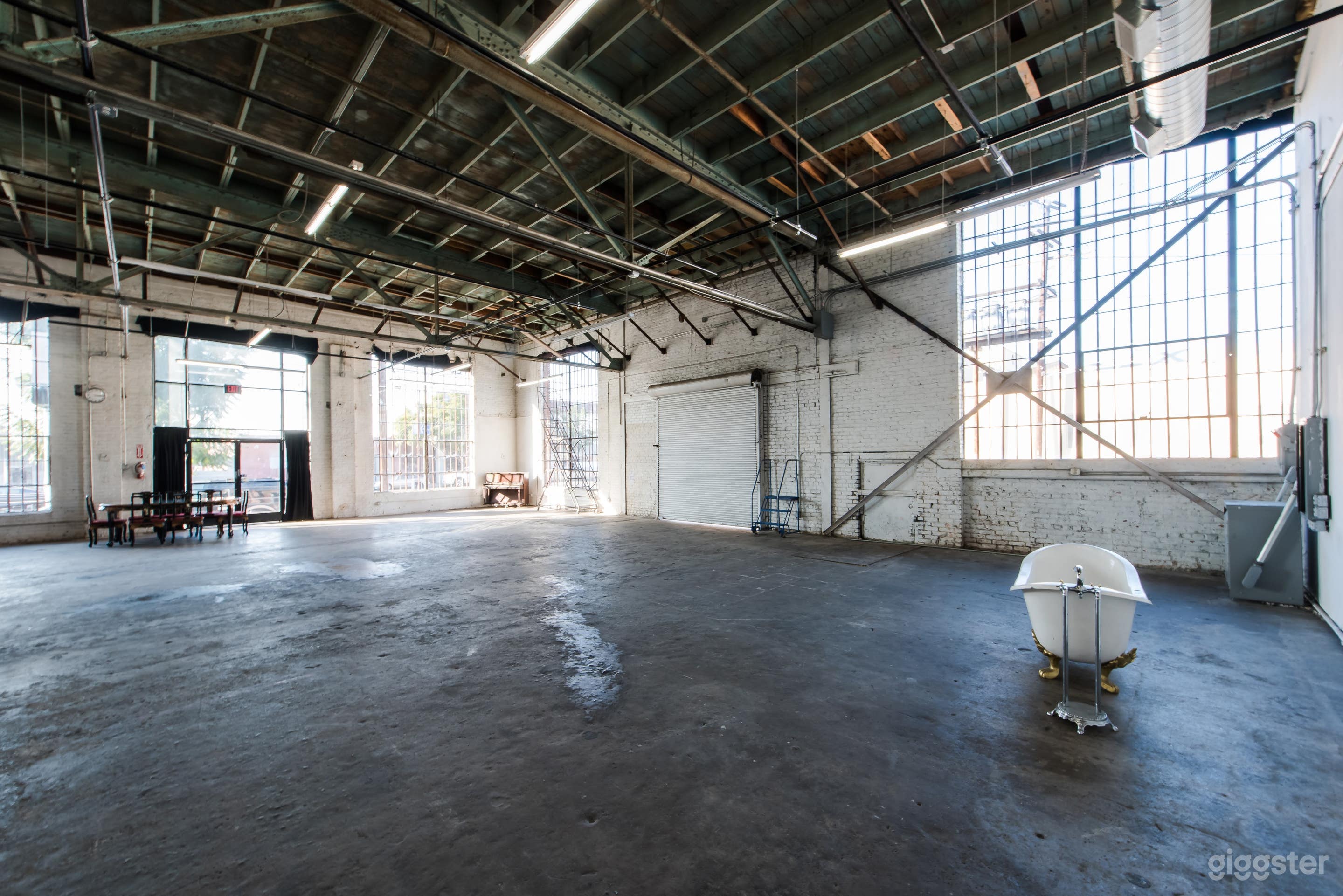Daylight White Brick Warehouse *Certified Studio* Photo 4