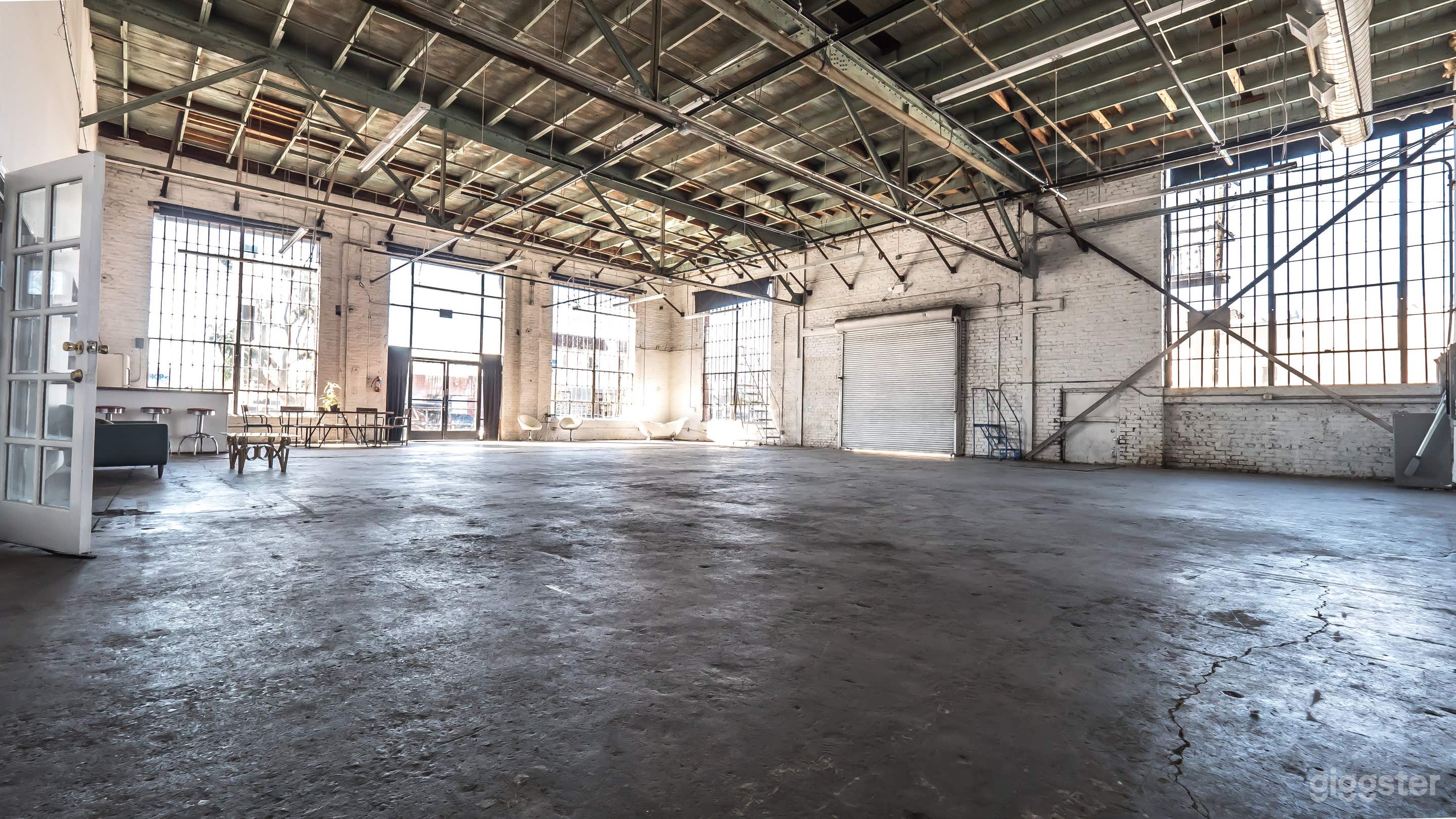 Daylight White Brick Warehouse *Certified Studio* Photo 1