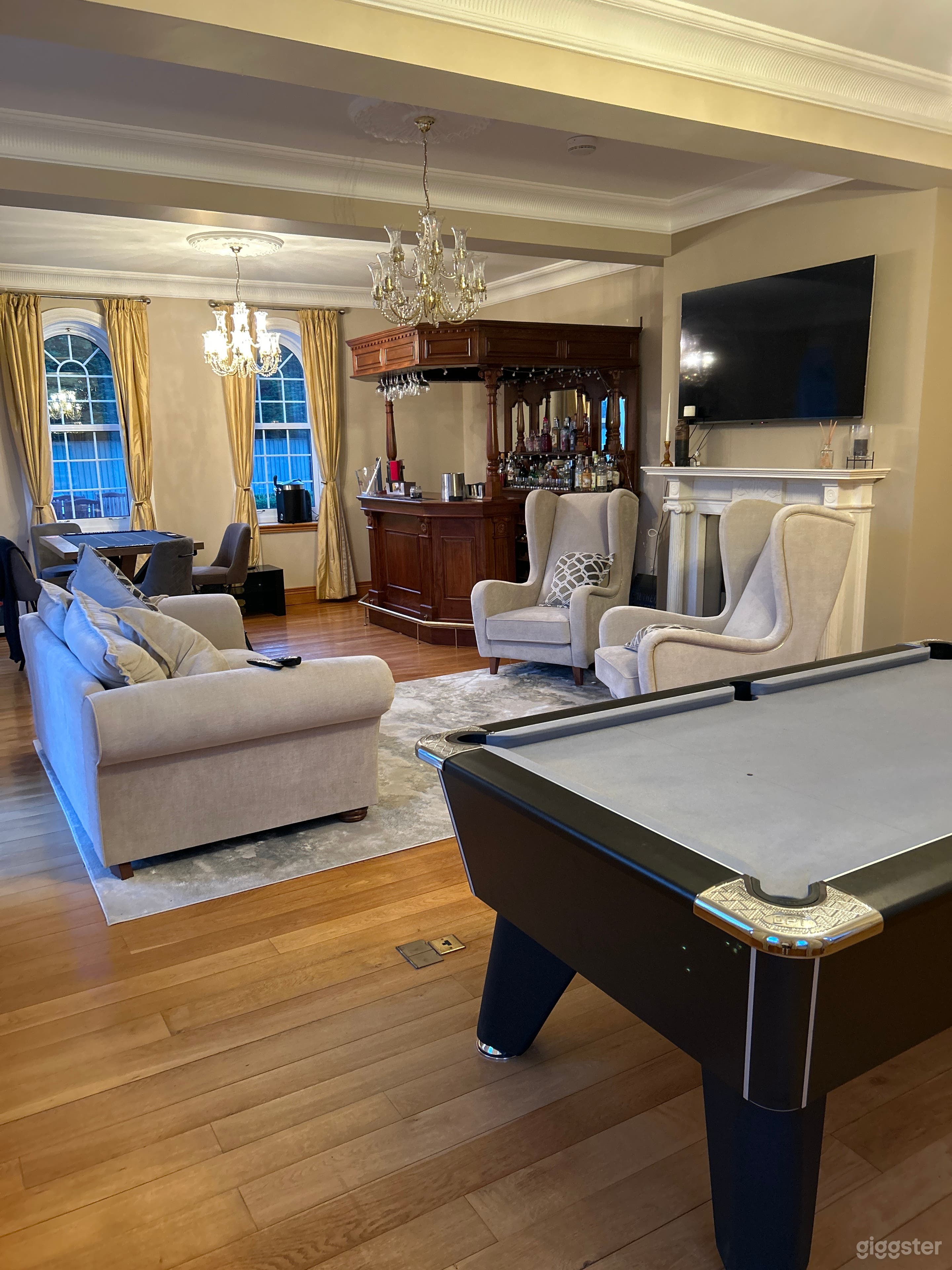 Large imposing detached house in Warwickshire. Photo 2