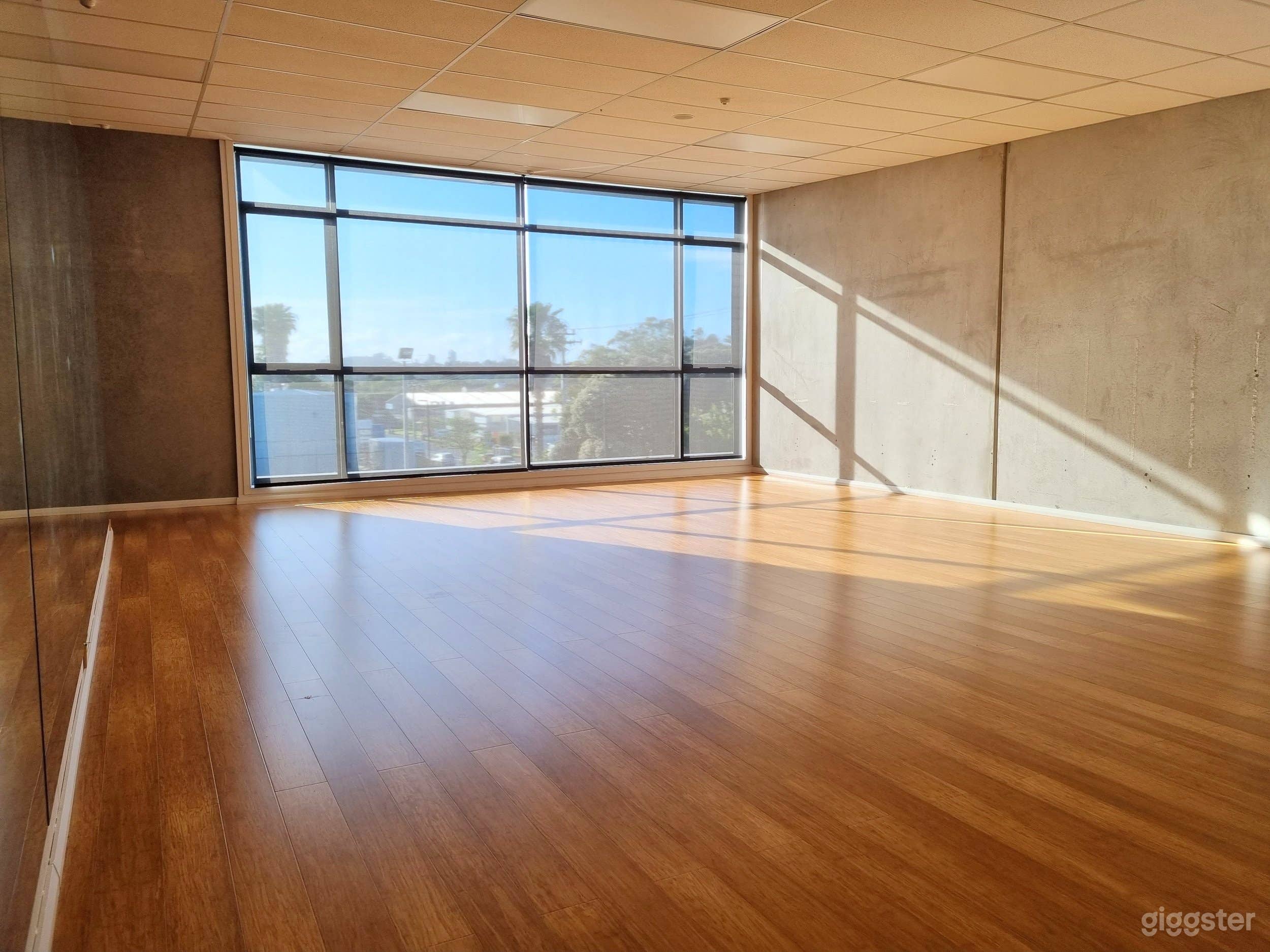 Entire Studio Hire (Ground &amp; Upper Level) Photo 2