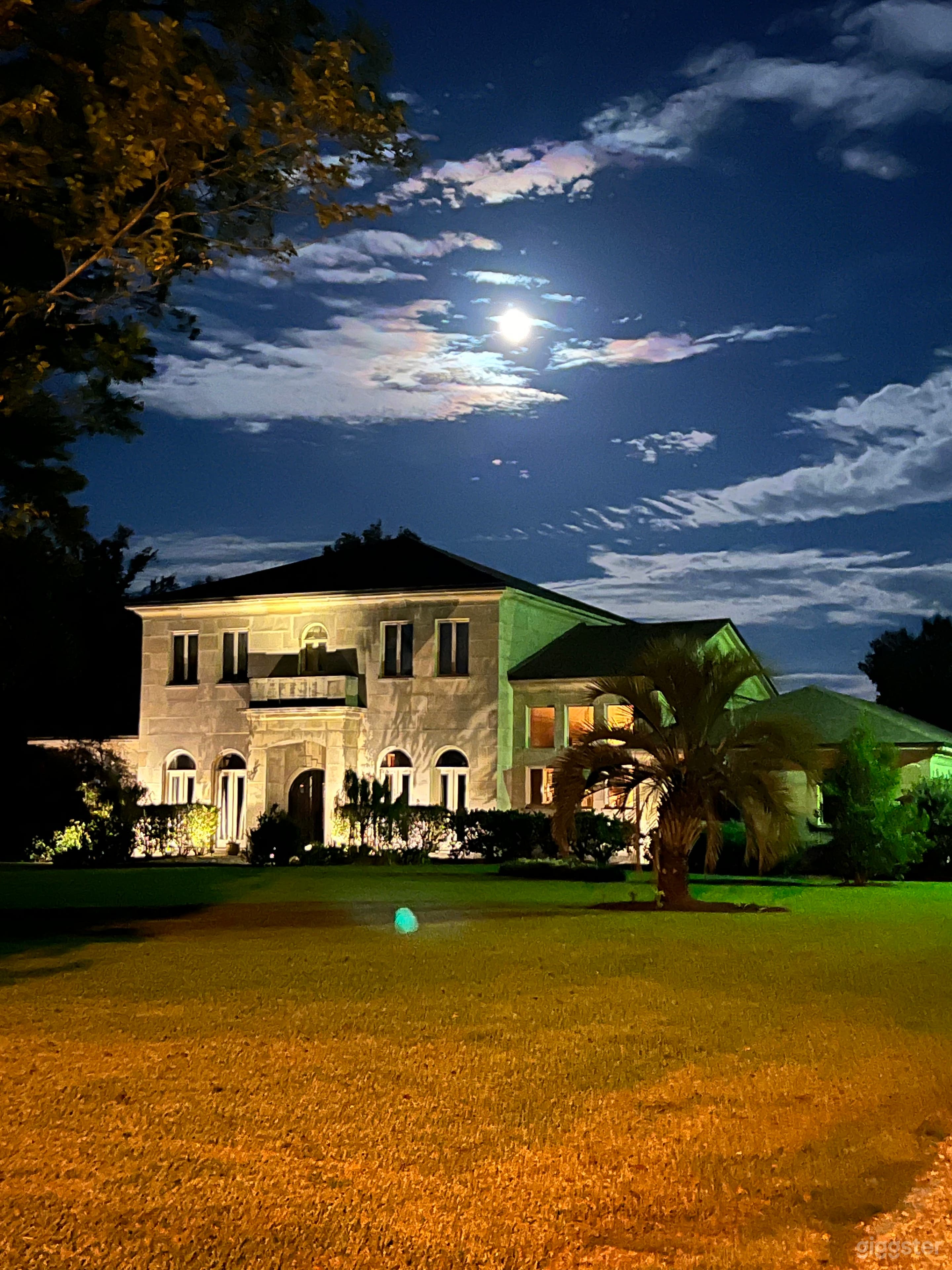 Old World Villa 30 minutes from downtown New Orleans