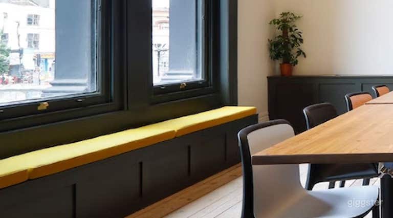  Flint and Chalk Room for Collaborative Activities 