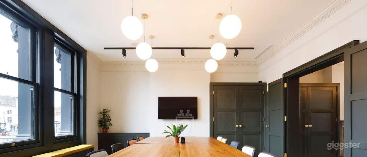 Flint and Chalk Room for Collaborative Activities Photo 1