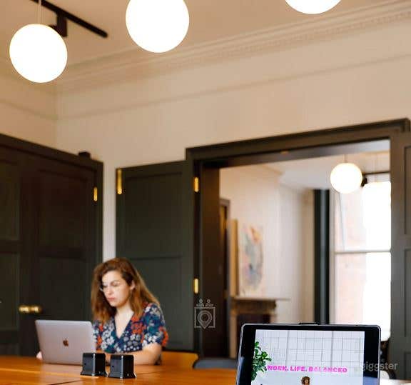 Flint and Chalk Room for Collaborative Activities Photo 2