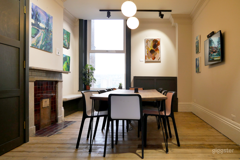  Flint and Chalk Room for Collaborative Activities 