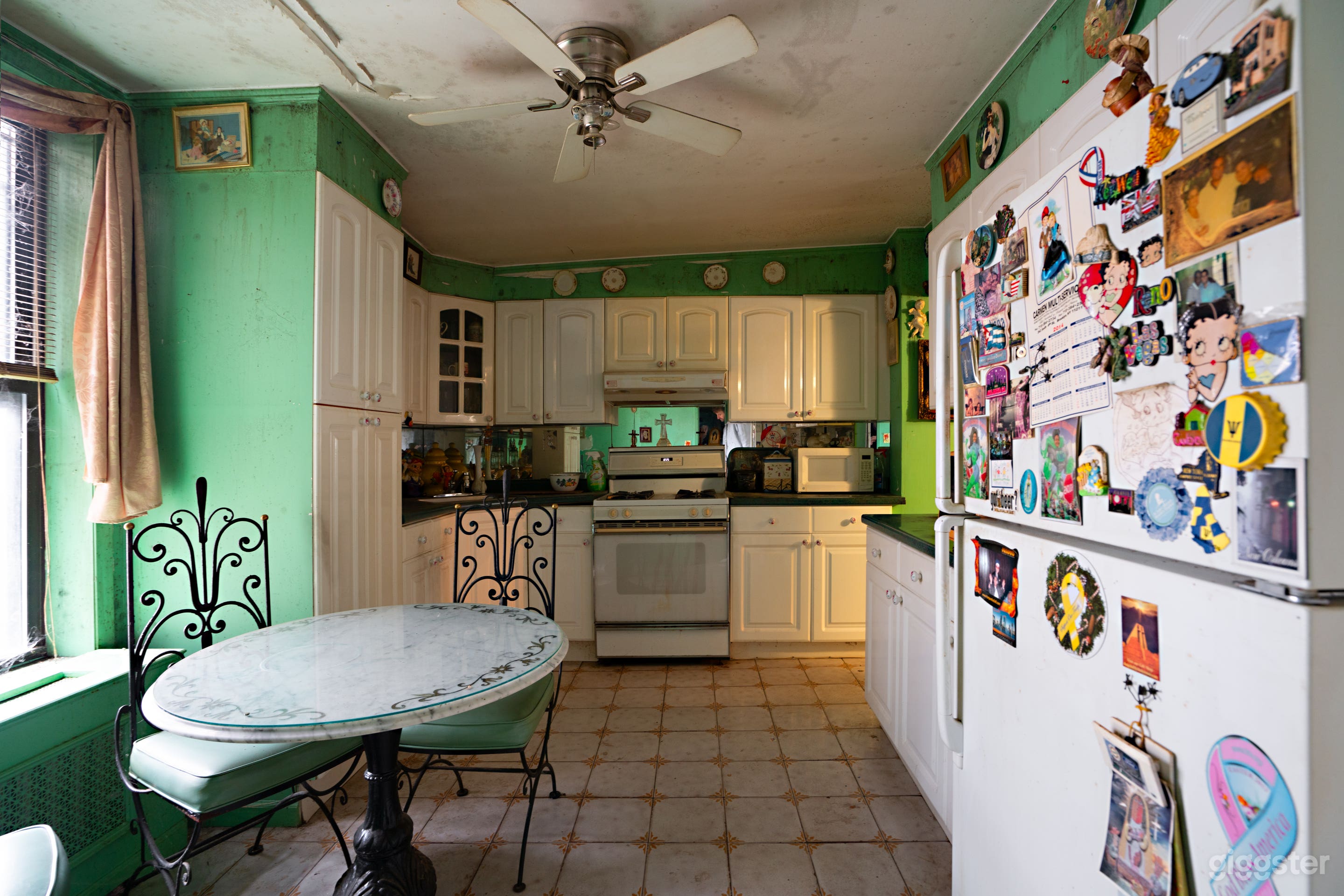 The Shapira's 1969 (Grandma Retro House) Photo 3