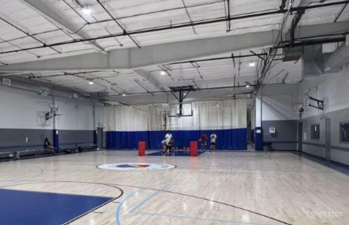 Hardwood Indoor Basketball Court Photo 2
