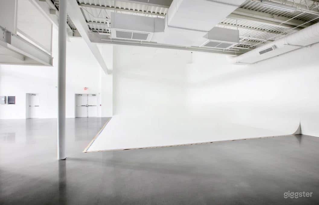 Oversized Cyclorama Wall | Studio C Photo 2