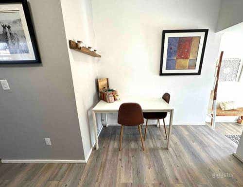 Newly Renovated Bright Apartment Photo 3