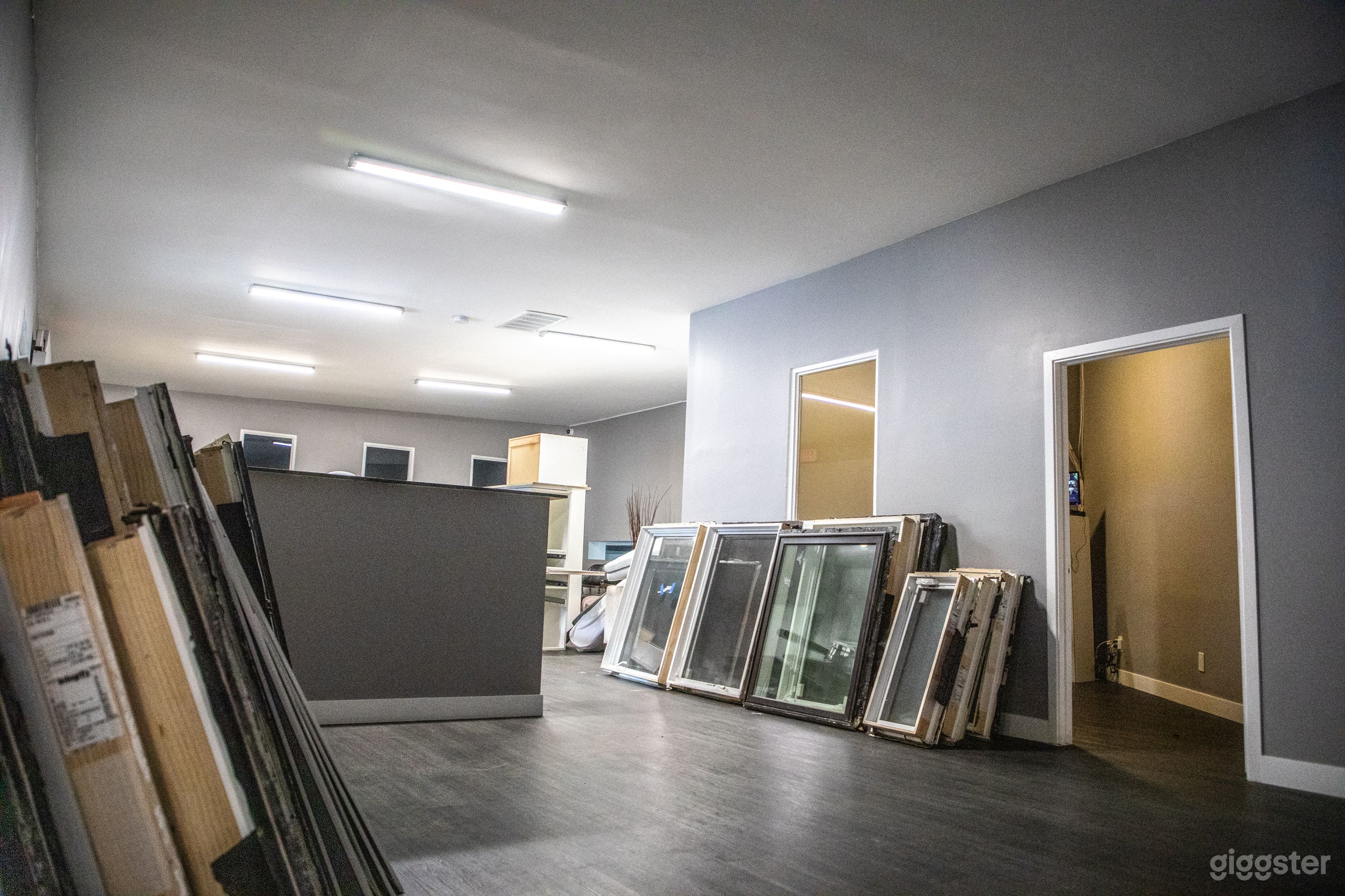 Huge Office-Warehouse Space on Temple Photo 1