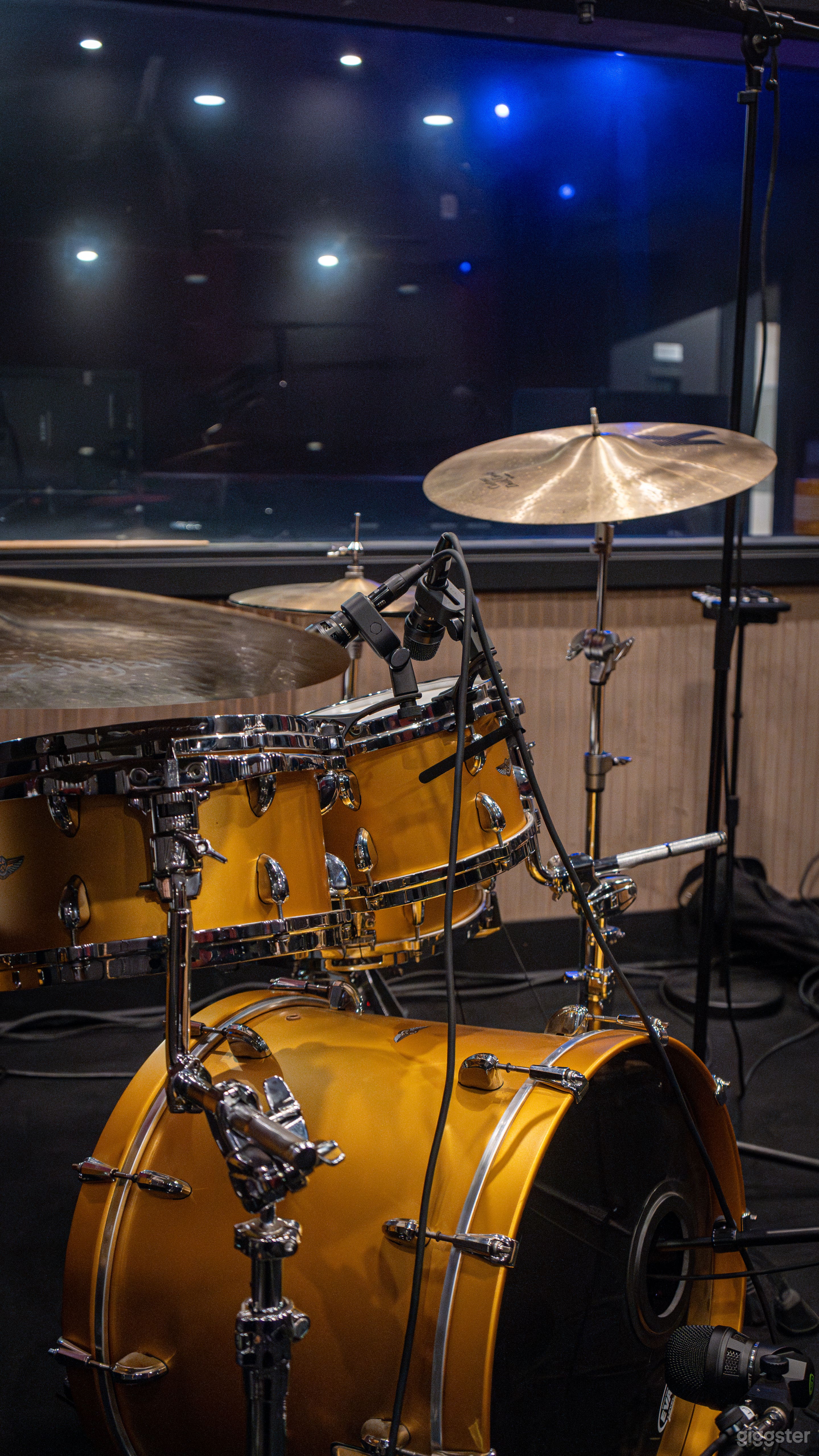 Live Room - Full Band Stage by The Recording Club Photo 4