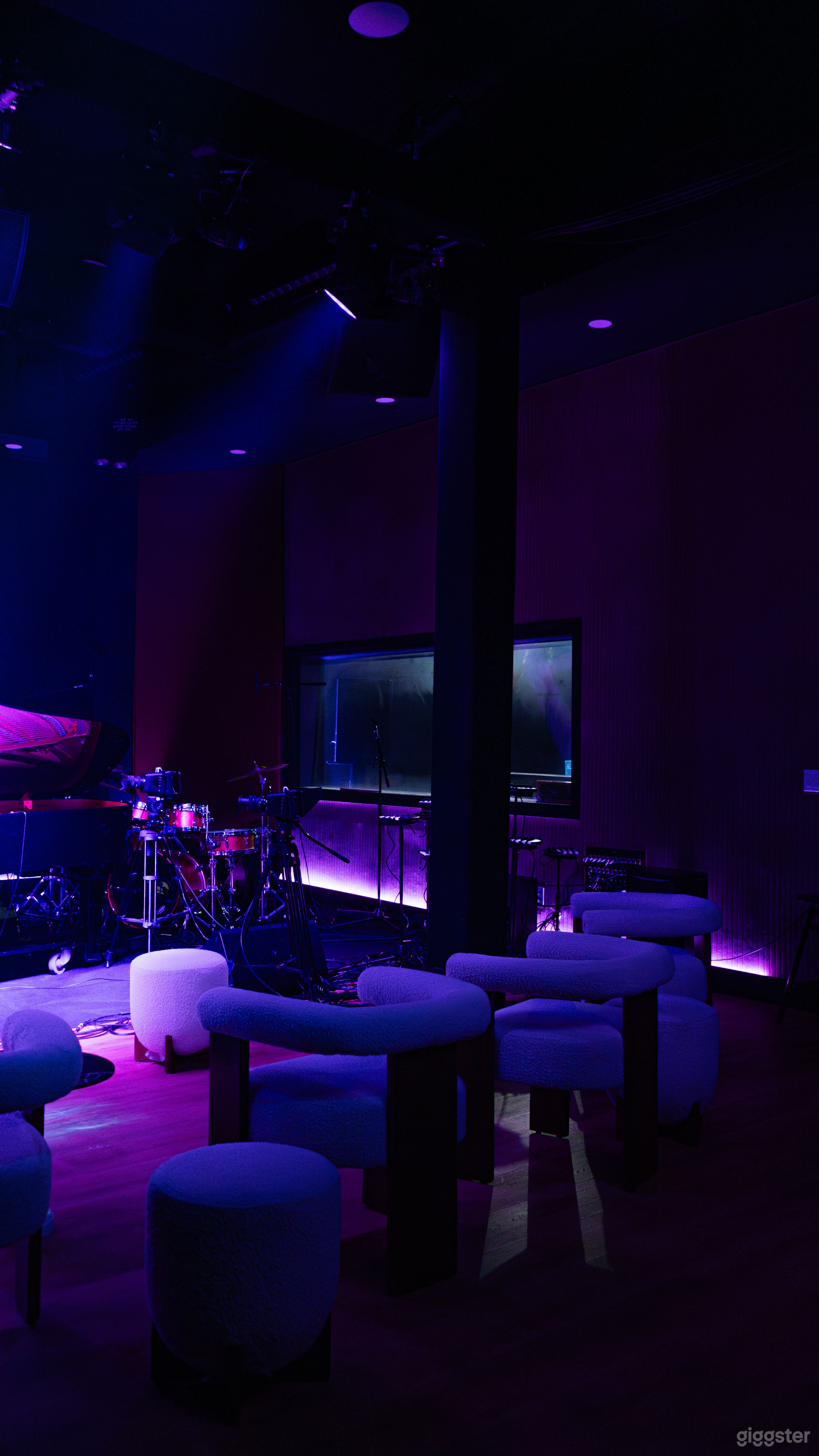 Live Room - Full Band Stage by The Recording Club Photo 3