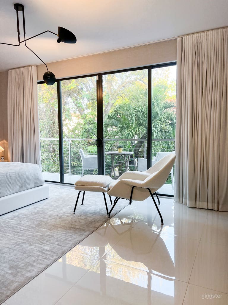  Modern Coconut Grove Townhome with Rooftop 