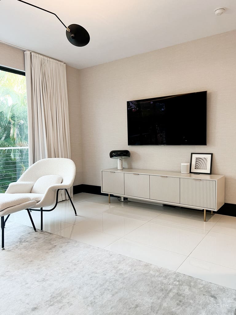  Modern Coconut Grove Townhome with Rooftop 