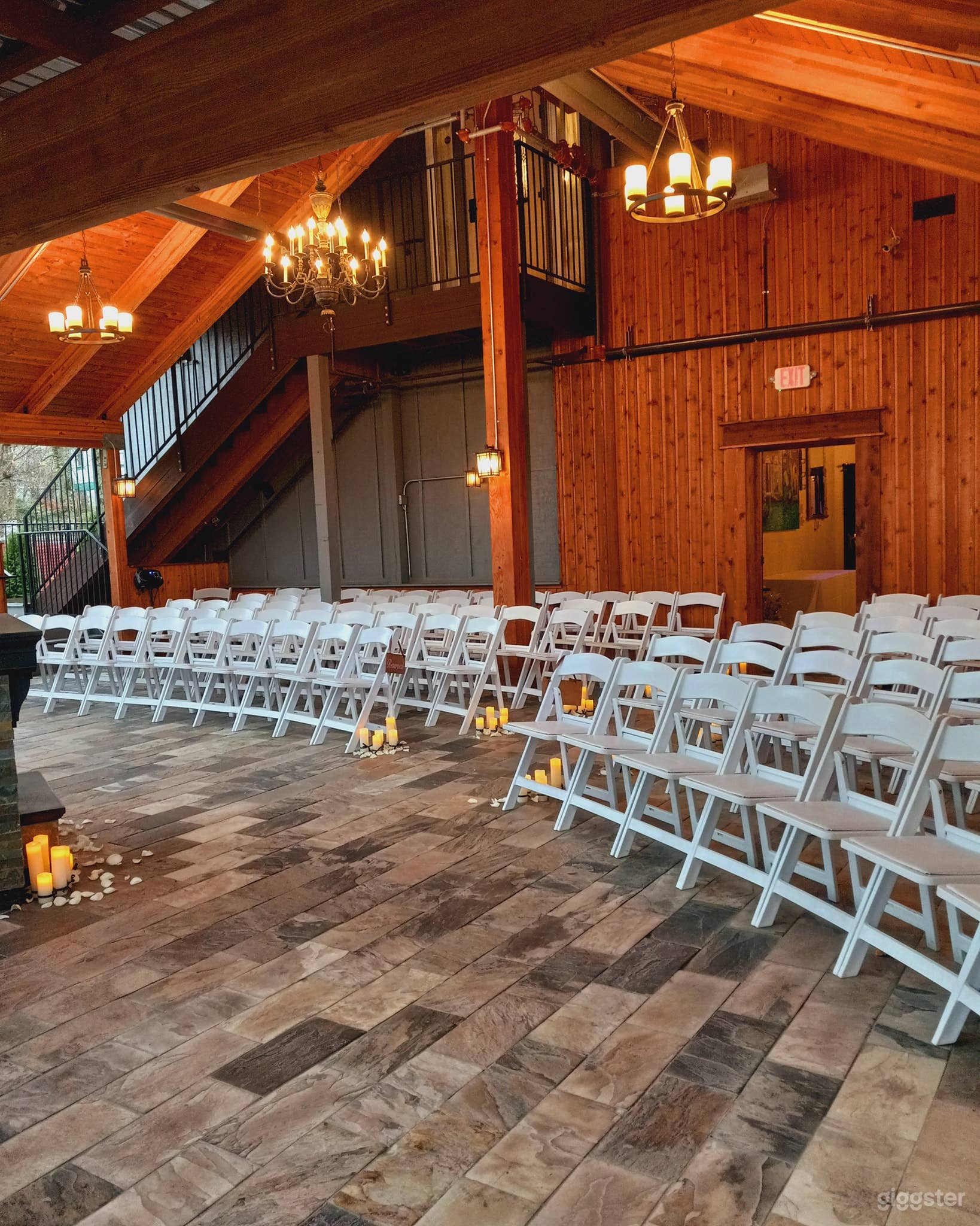 Rustic Lodge for intimate ceremonies Photo 3