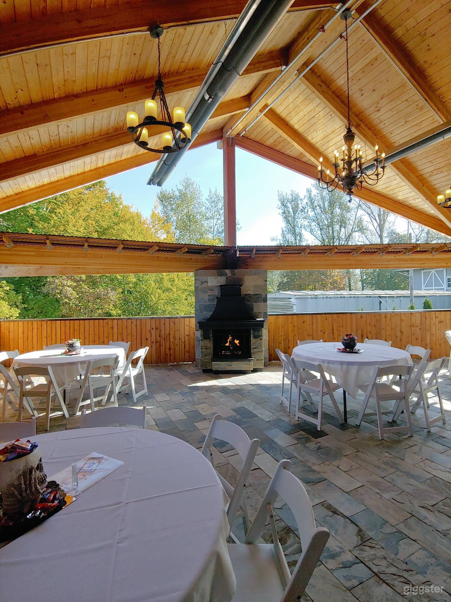 Rustic Lodge for intimate ceremonies Photo 4