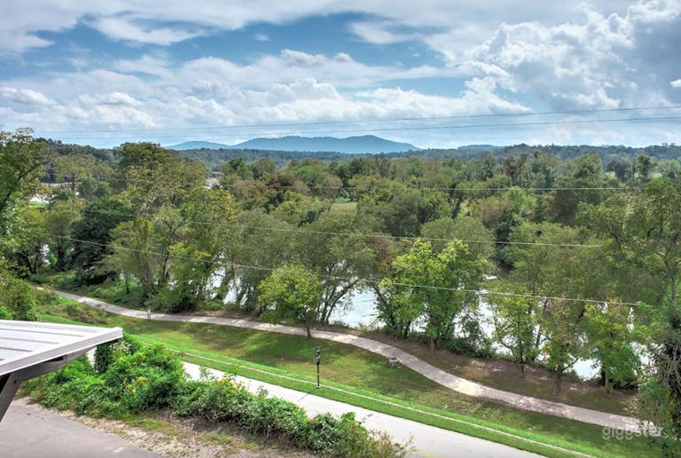  Magical Mountain Home 