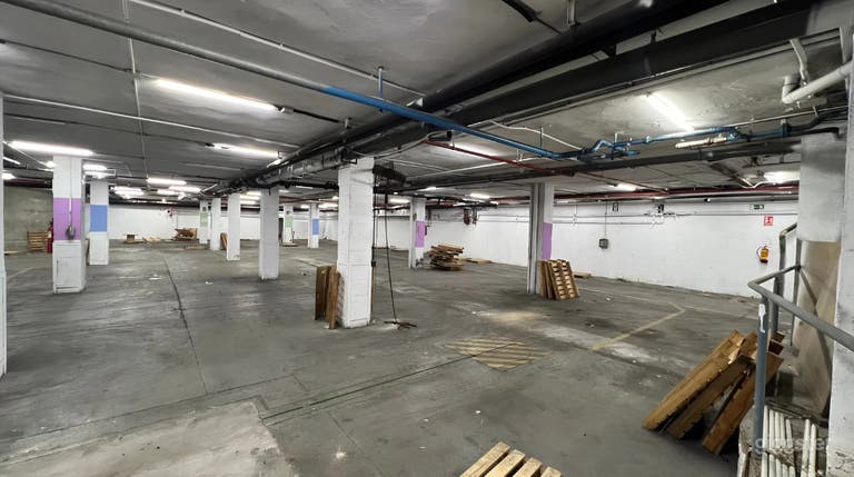  BARCO B - Espacio Industrial de 5,200m² con Techos de 8m 