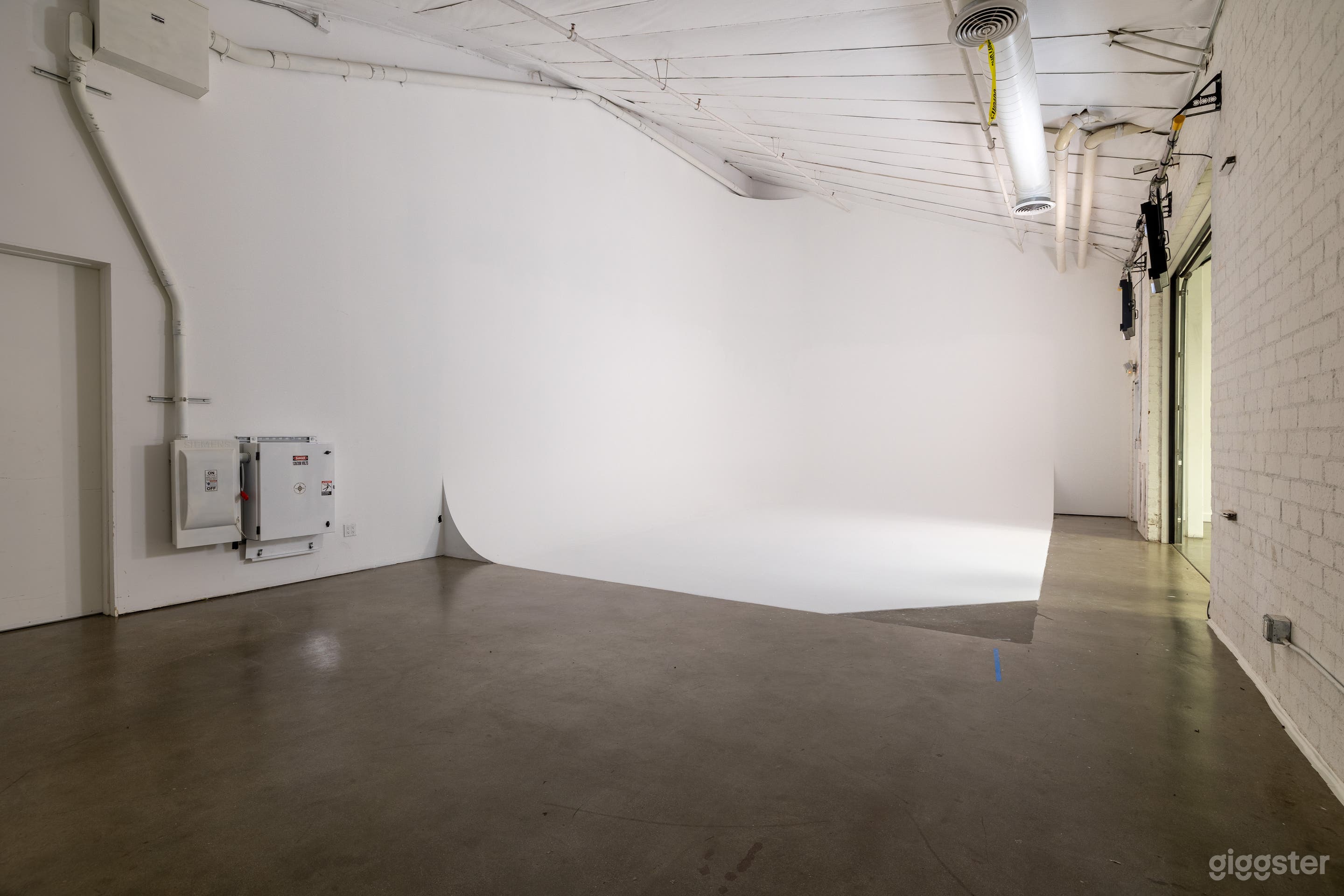 Maximum Studio C Photo 1