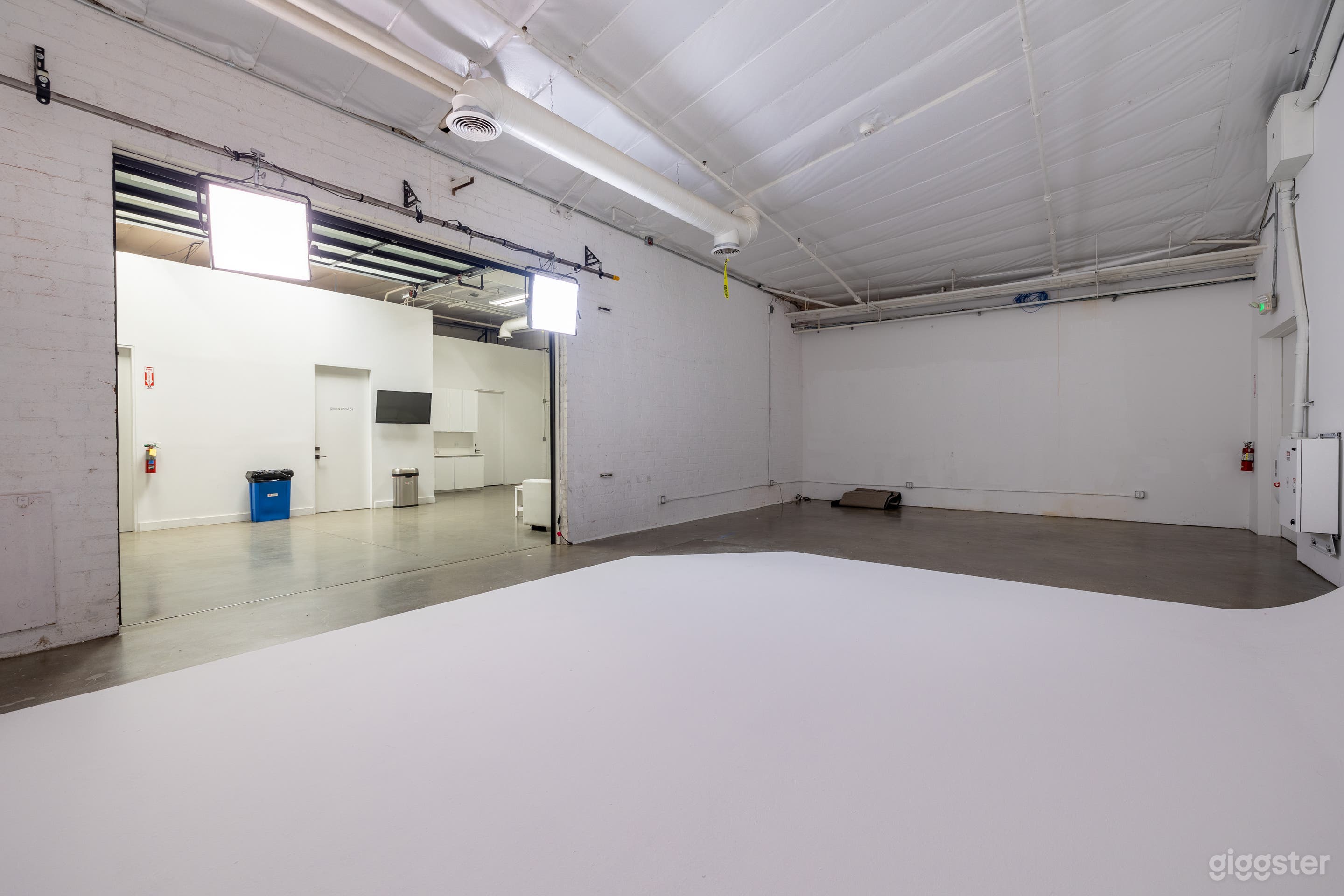 Maximum Studio C Photo 4