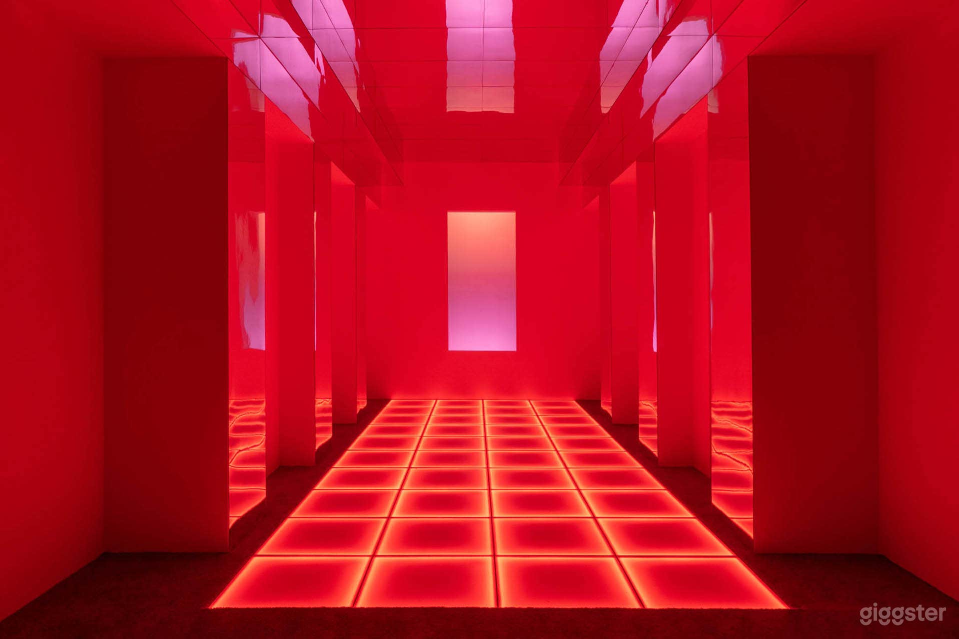 Odyssey Mirror Stage w/Floor Lights Photo 4