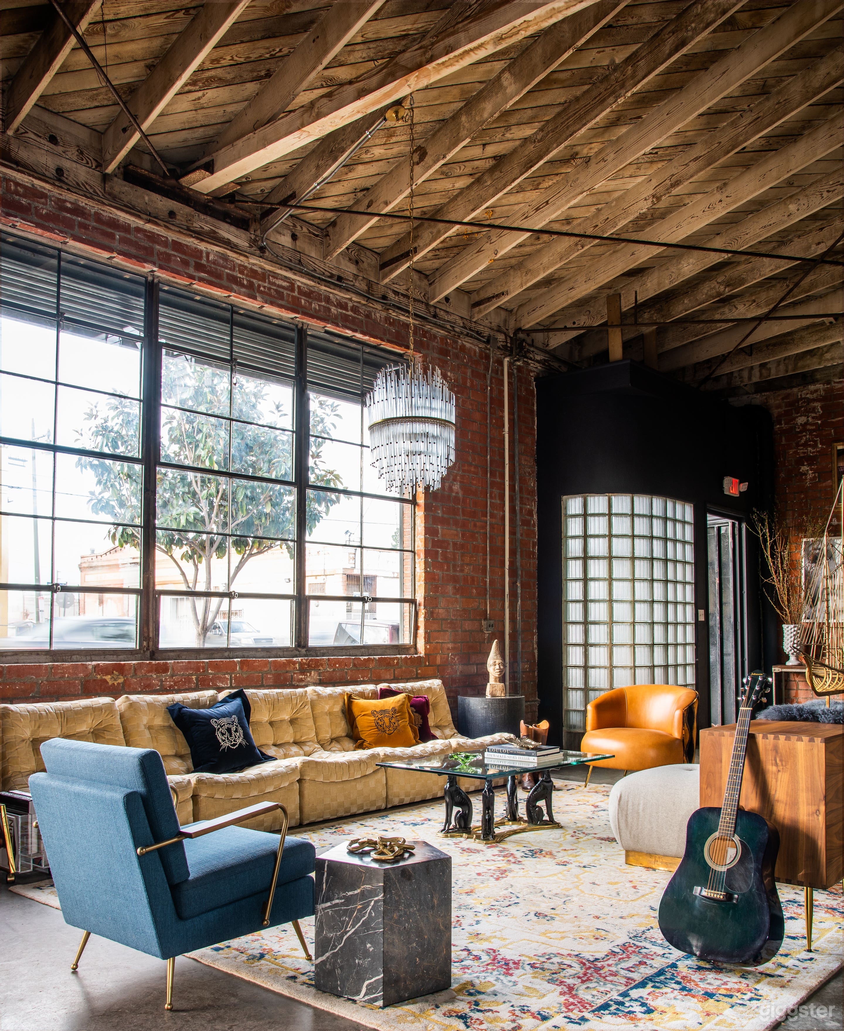 INDUSTRIAL CHIC GROUND FLR HUGE WINDOWS WAREHOUSE Photo 2