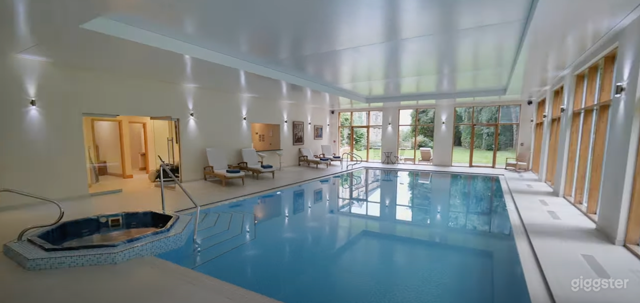 Indoor Pool for Photoshoots and Film Locations Photo 1