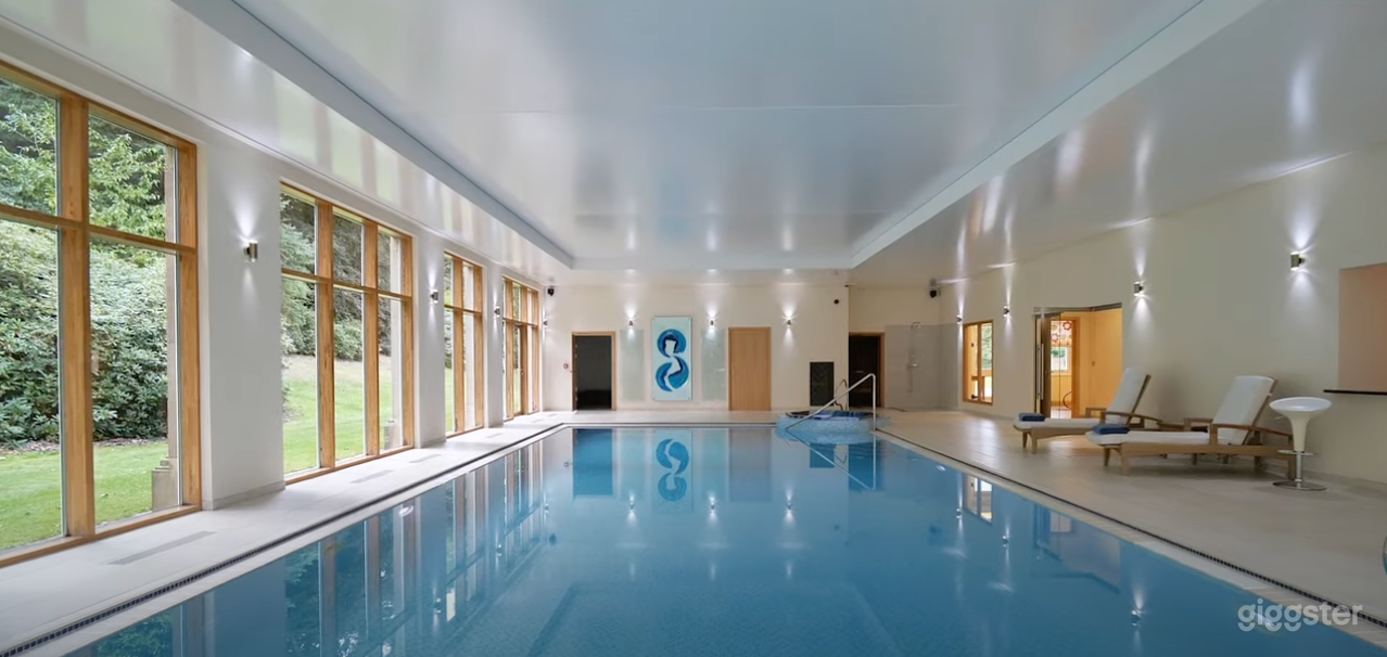 Indoor Pool for Photoshoots and Film Locations Photo 3
