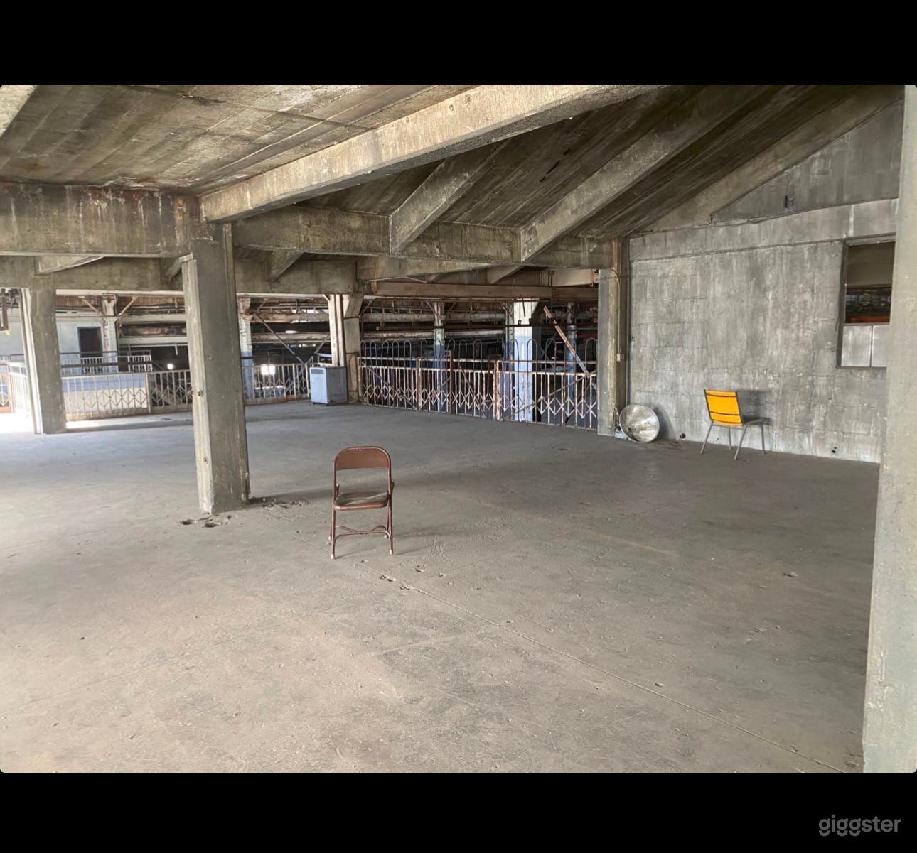 Massive Industrial Warehouse with Rooftop, Loft & Urban Photo 3