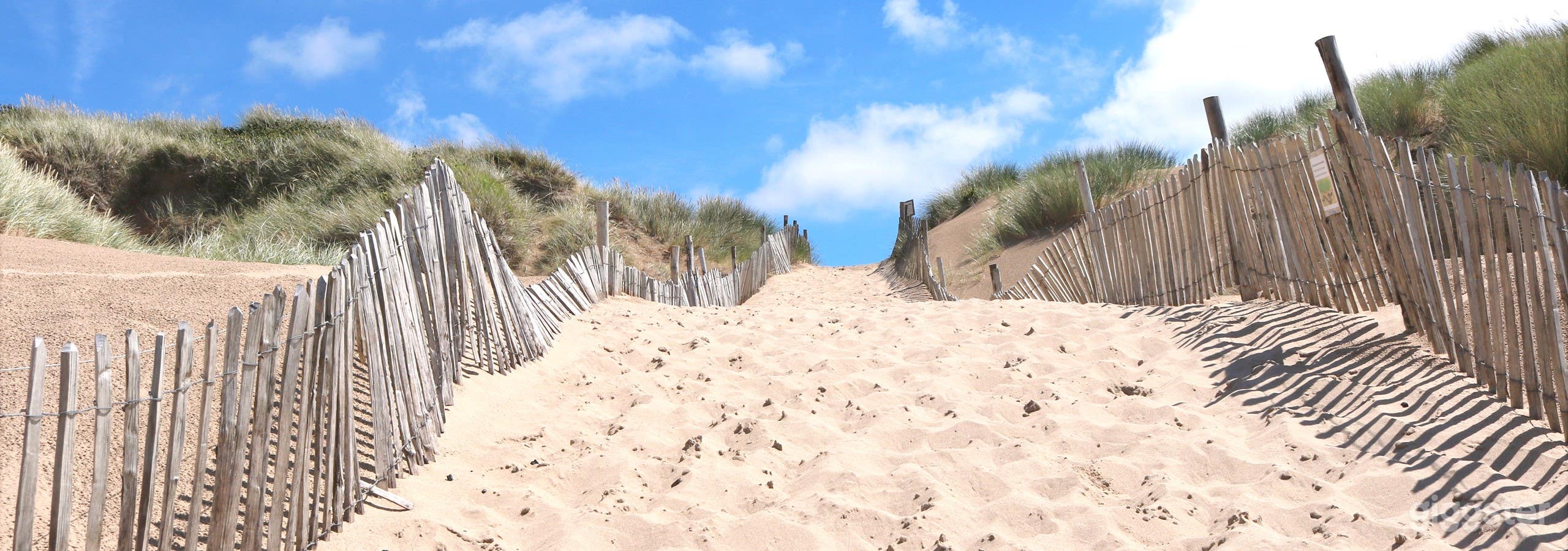 Fifteenth Century Thatched Roof Devon Longhouse Photo 3