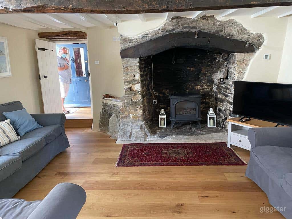 Fifteenth Century Thatched Roof Devon Longhouse Photo 2