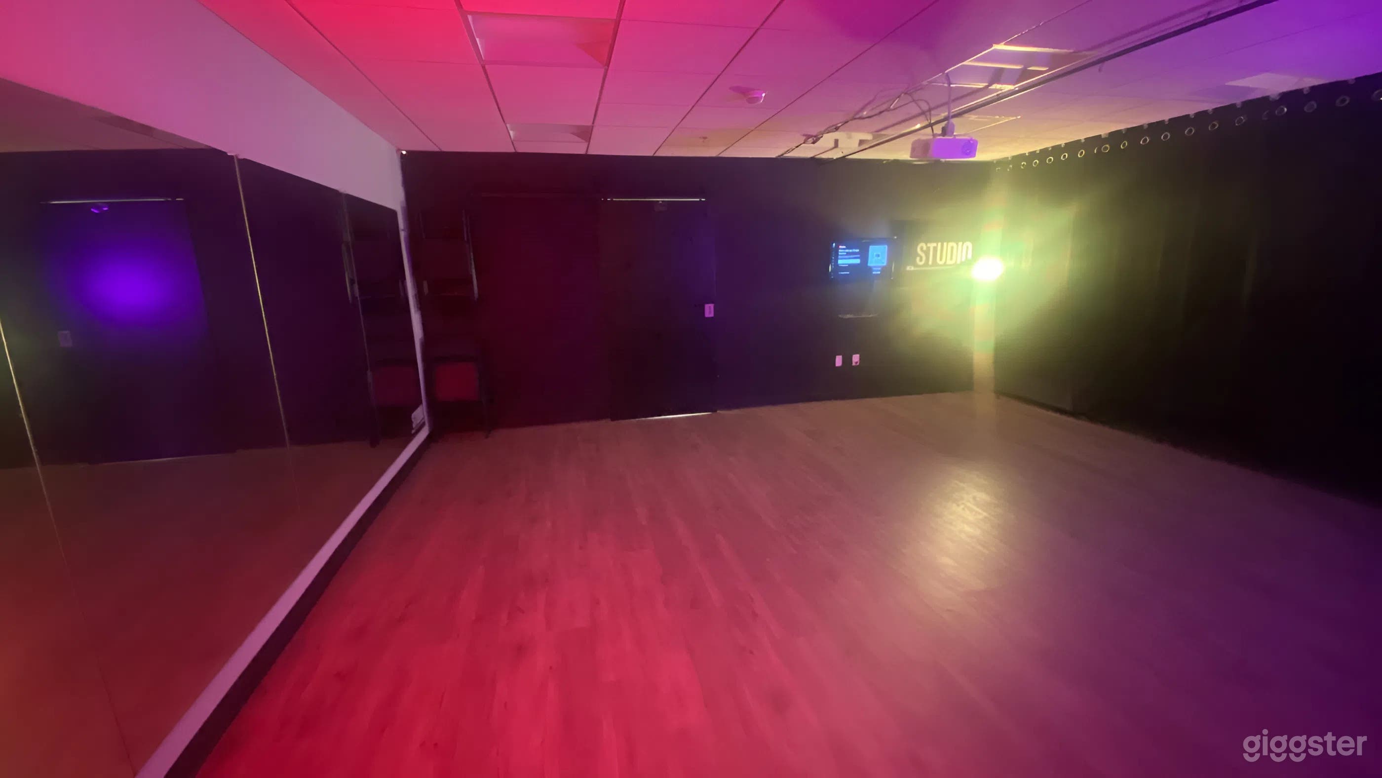 Dance &amp; Yoga Studio / Classroom / Creator Studio Photo 4