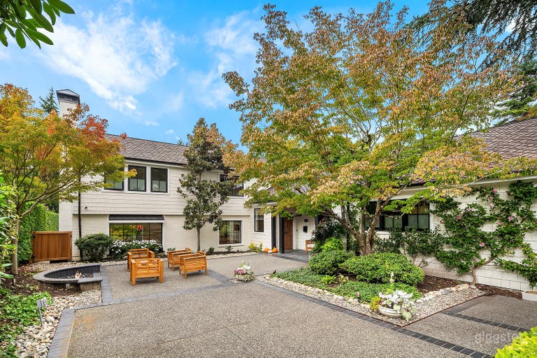  Modern Craftsman Situated on Golf Course 