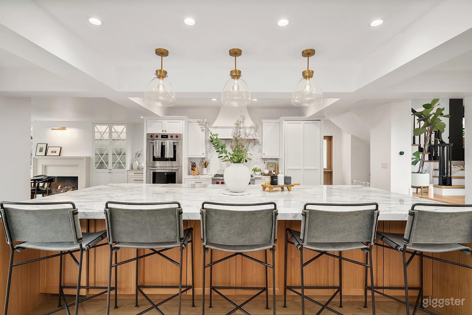 Modern Craftsman Situated on Golf Course Photo 1