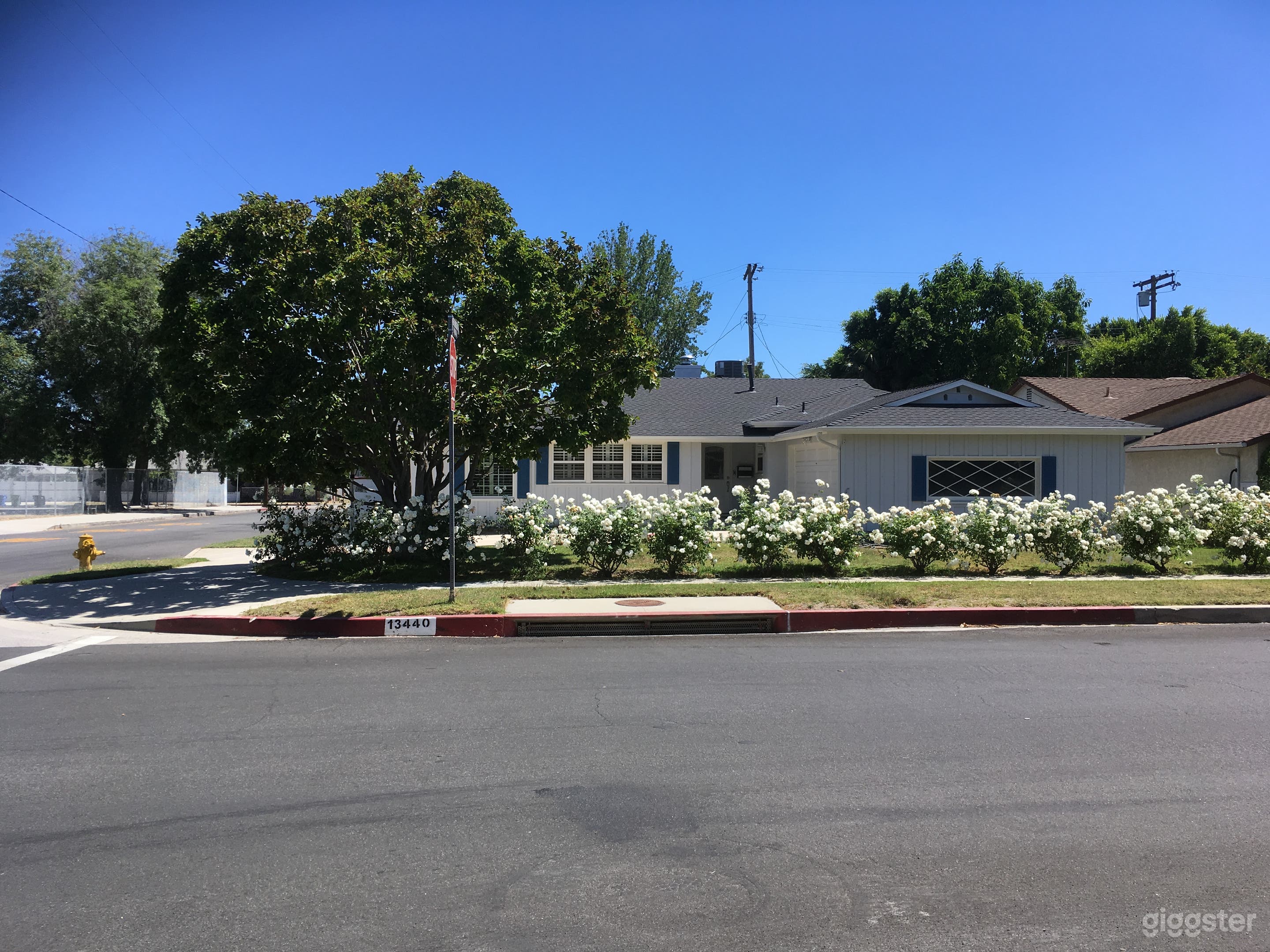 Cute corner lot modern cottage home Photo 1