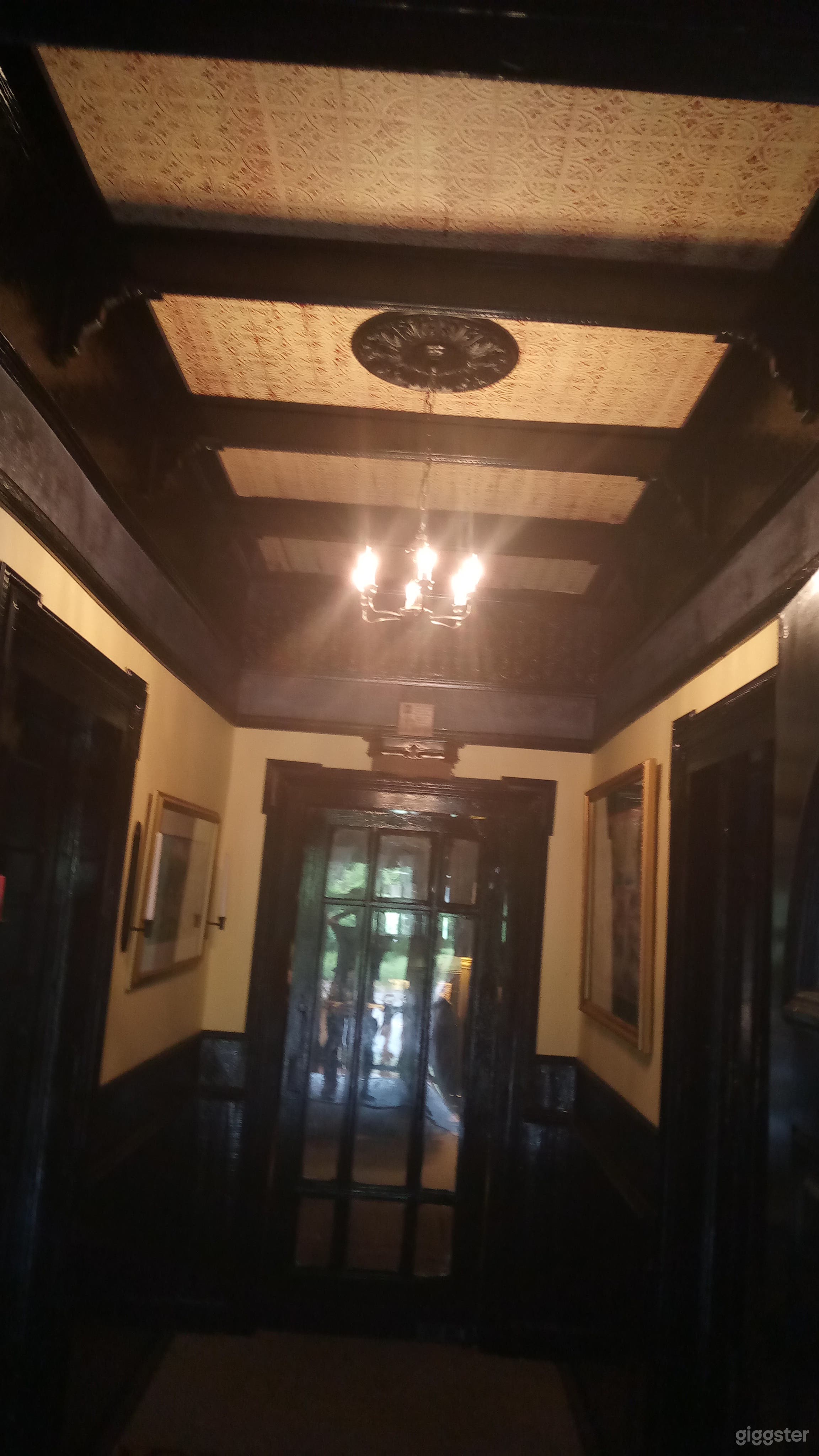 Foyer dramatic ceilings