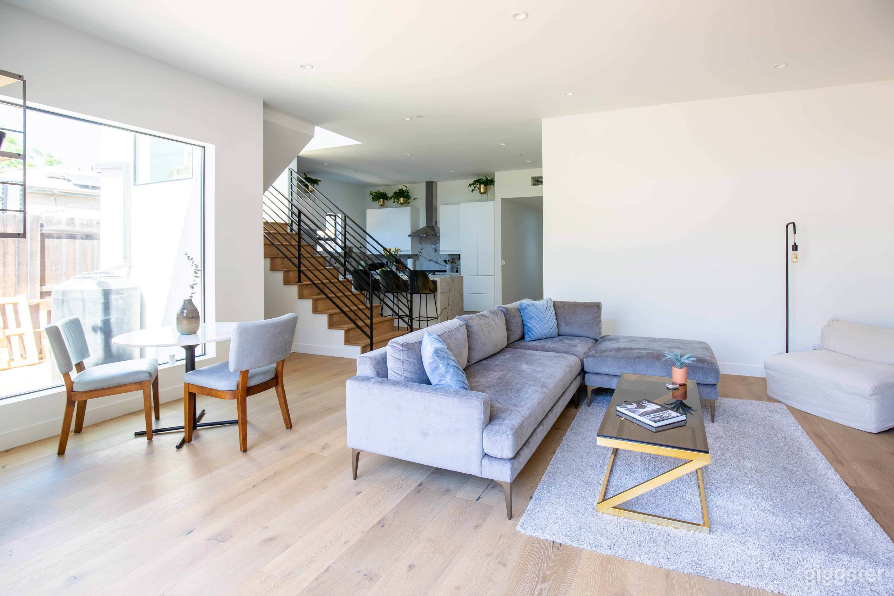 Modern &amp; Bright, Open Floor Plan, with Spa! Photo 2