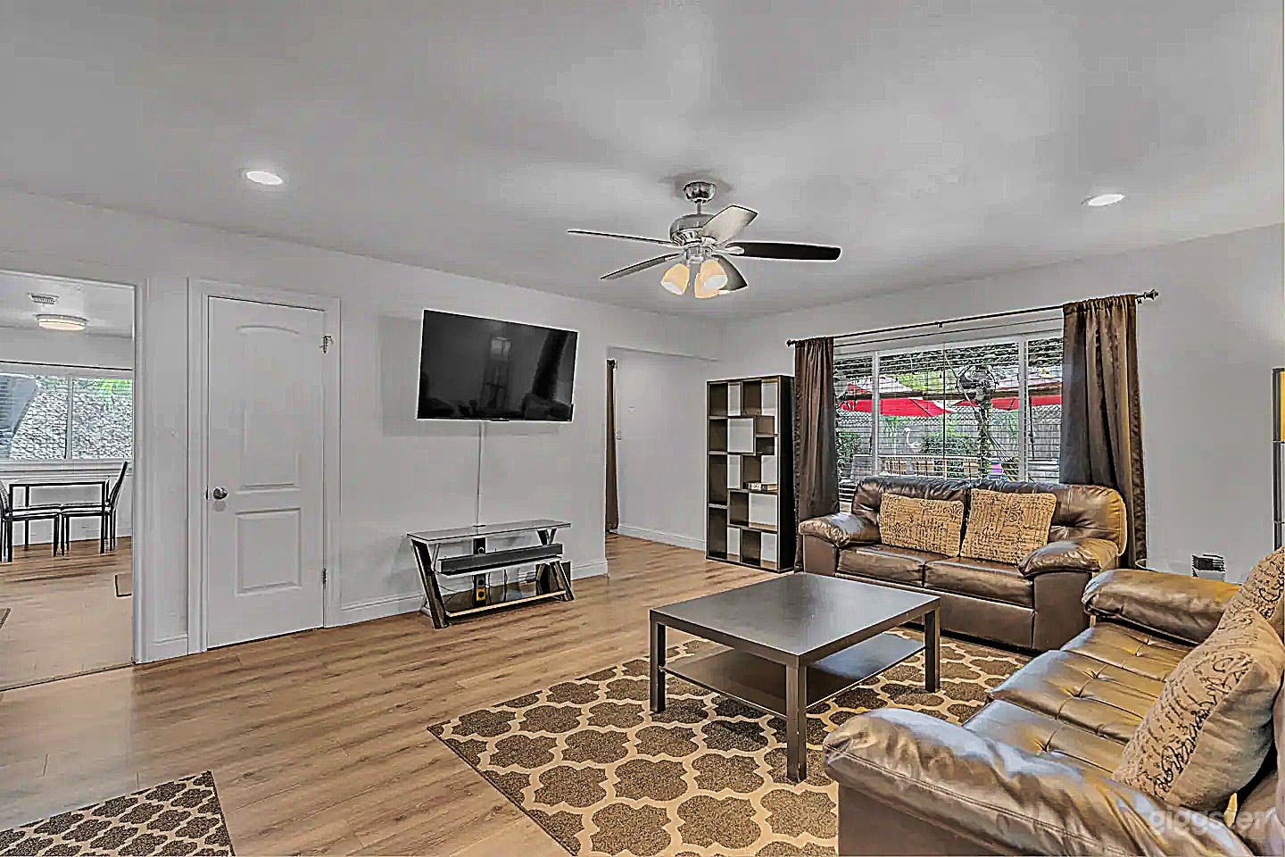 Modern 3-Bedroom Haven for Productions Photo 1