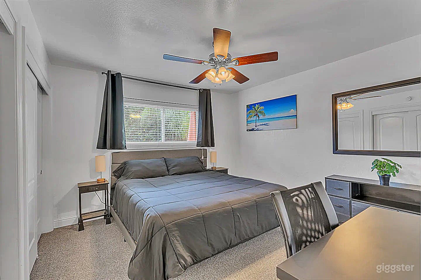 Modern 3-Bedroom Haven for Productions Photo 4