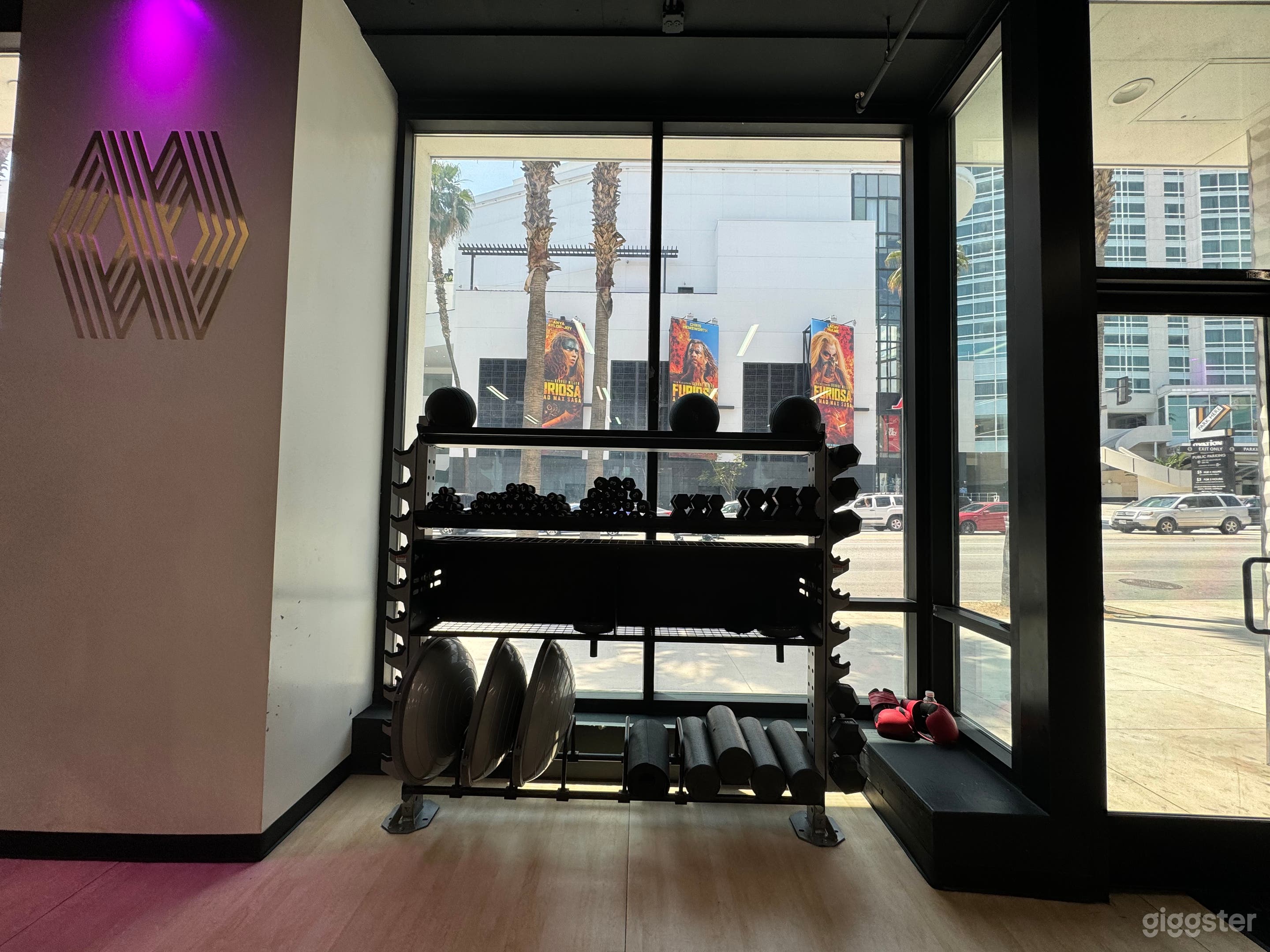 High-End fitness club with lockers Photo 4