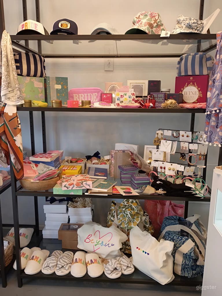  Boutique Jewelry Studio Space — 600 sf with Back Room 